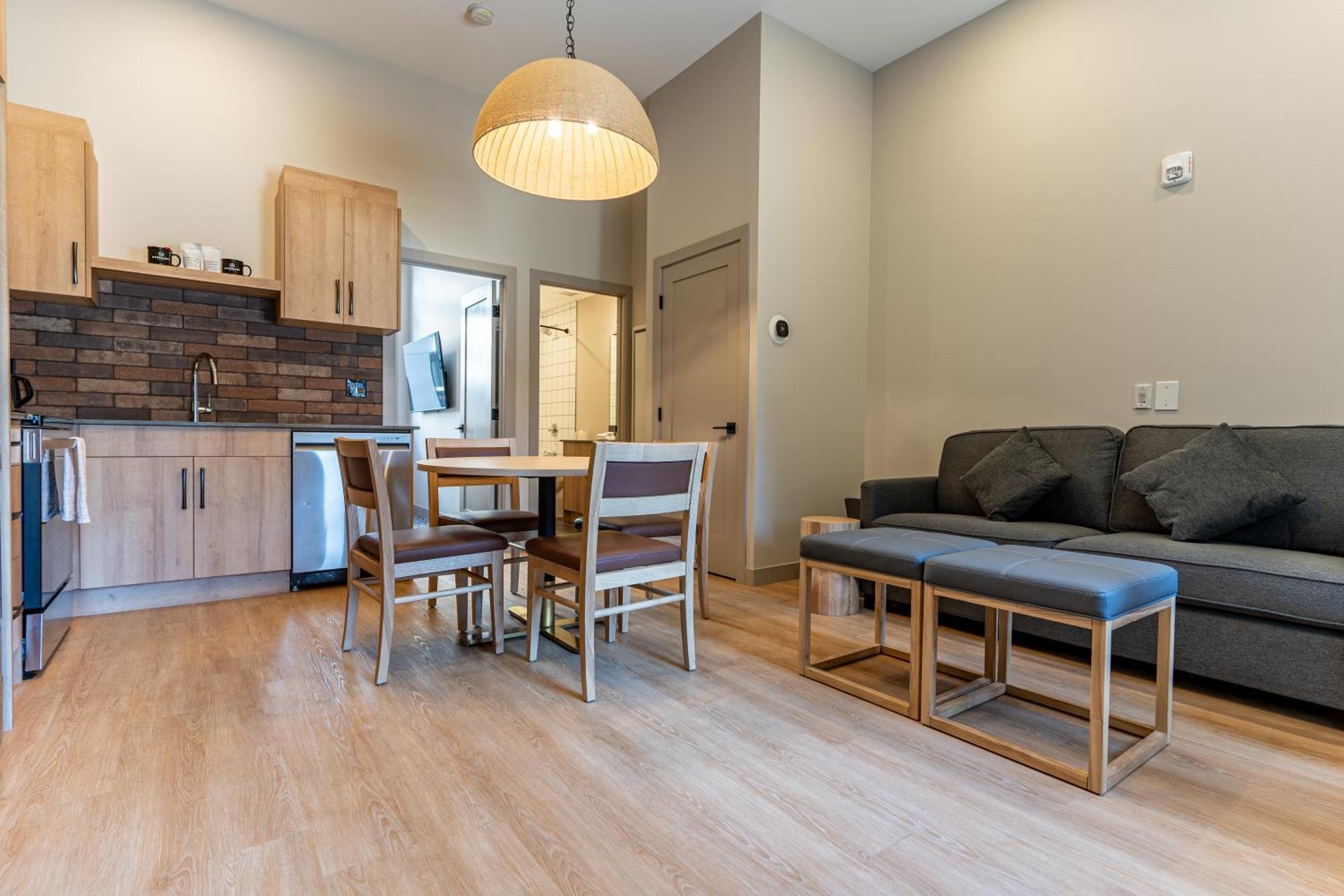 Basecamp Suites Revelstoke Quarto foto