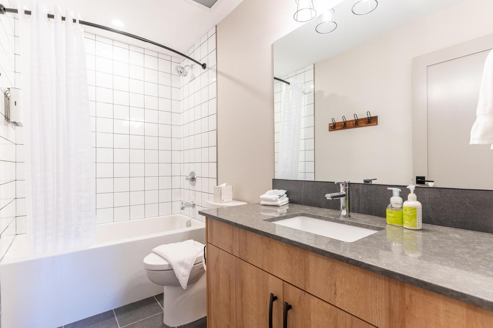 Basecamp Suites Revelstoke Quarto foto