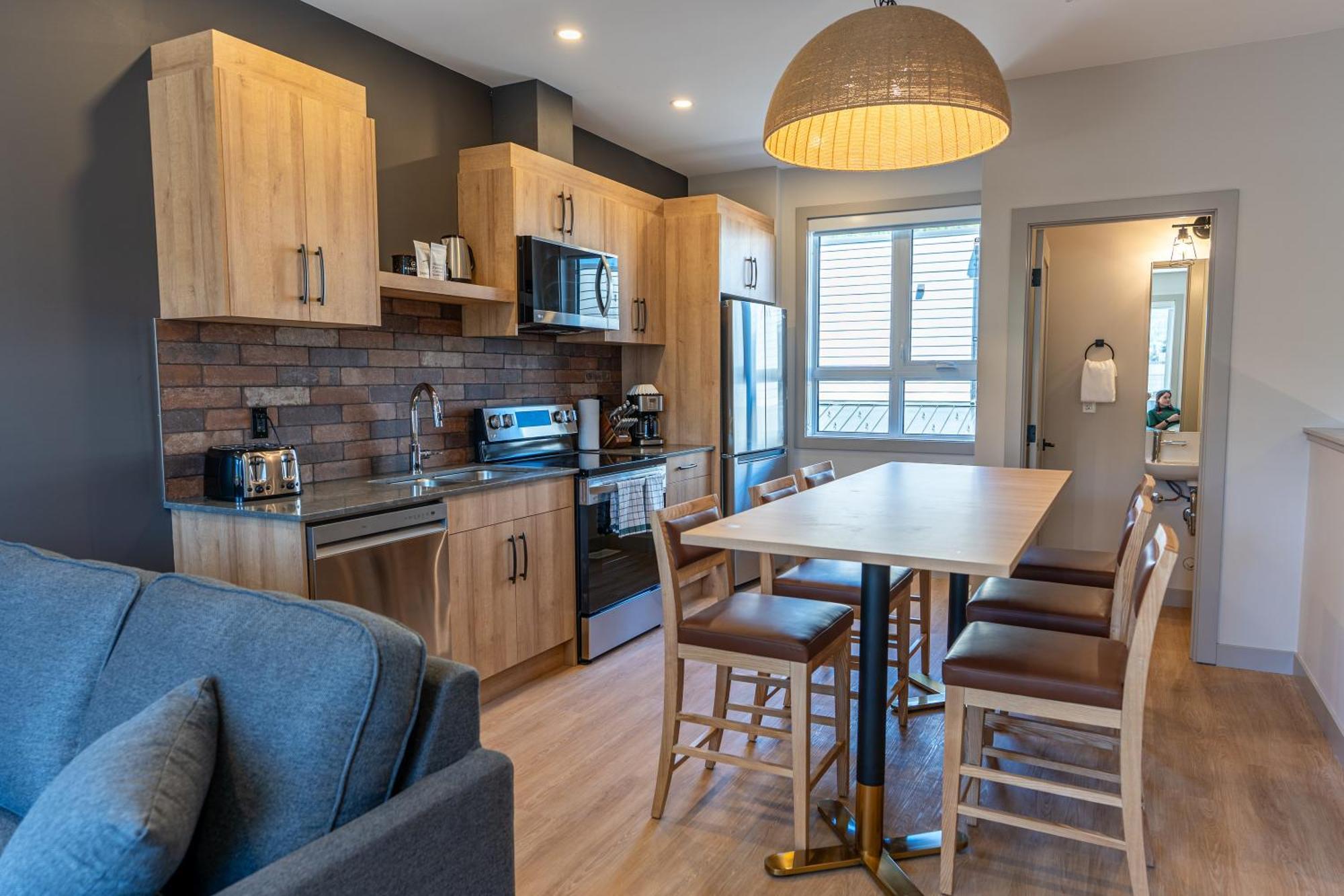 Basecamp Suites Revelstoke Exterior foto