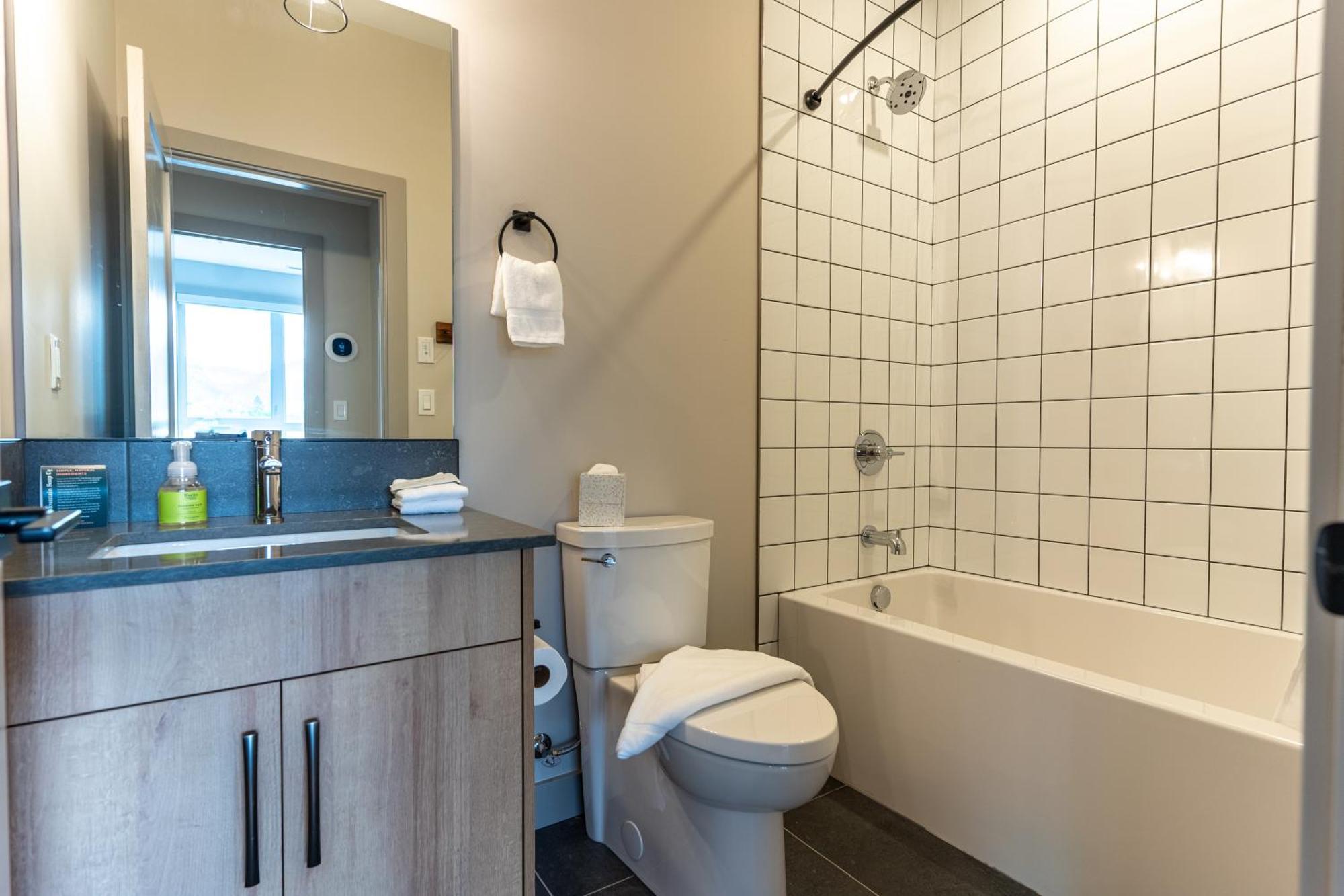 Basecamp Suites Revelstoke Quarto foto