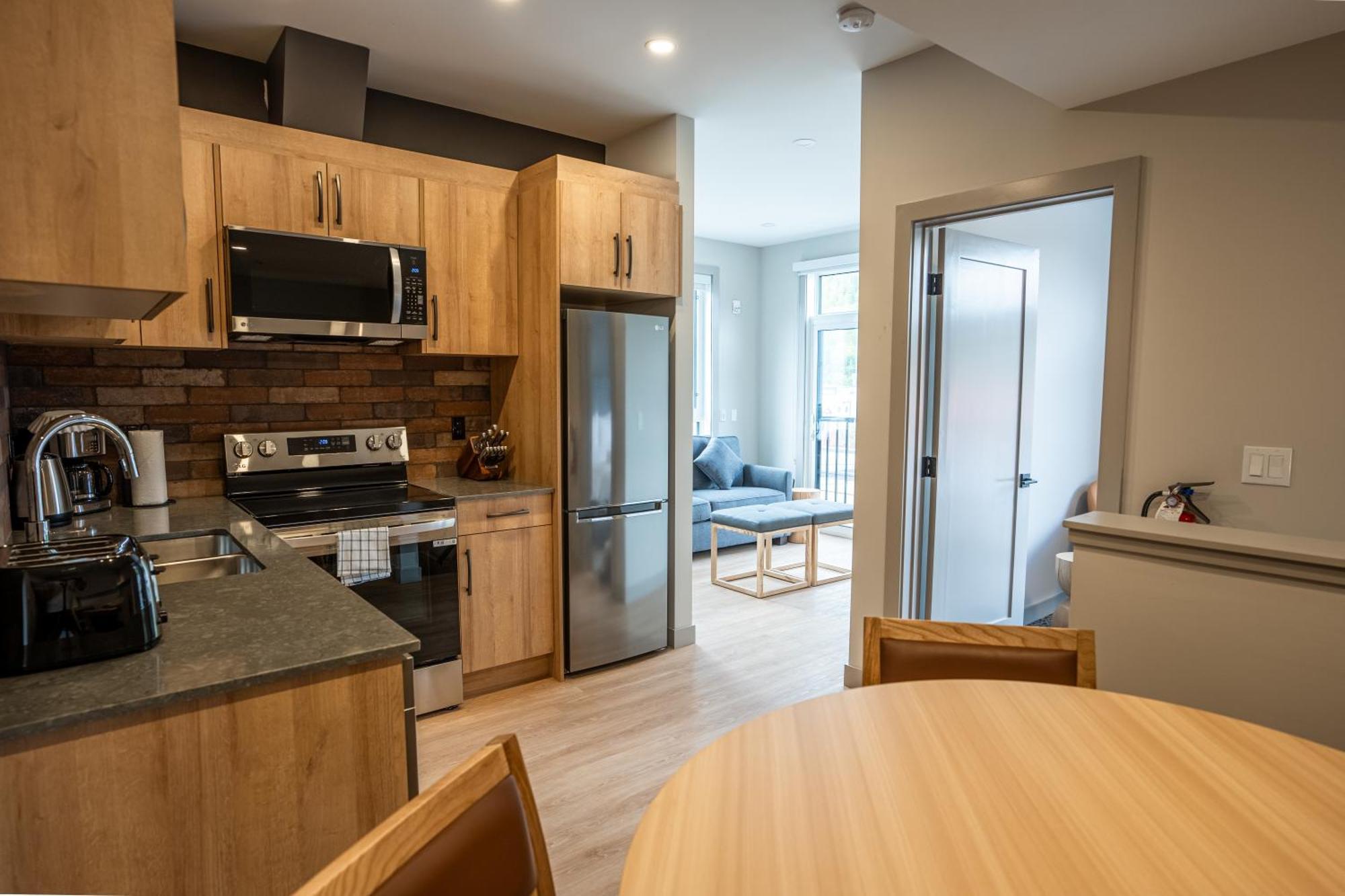 Basecamp Suites Revelstoke Exterior foto